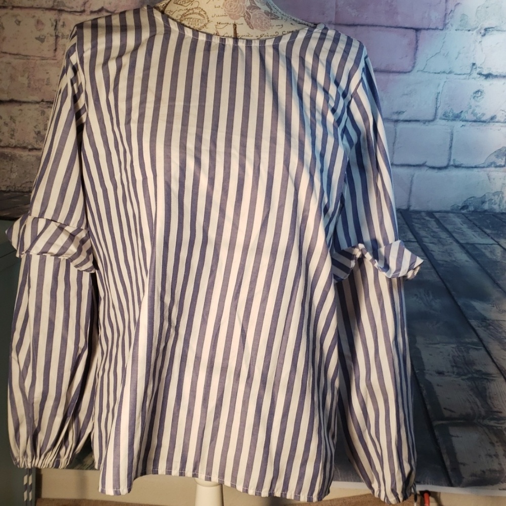 Puff sleeve blouse size Large